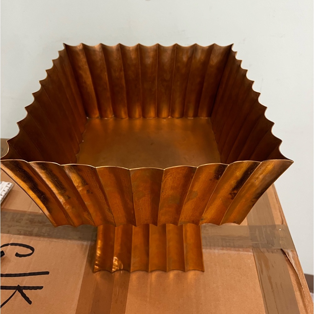 Standing tray